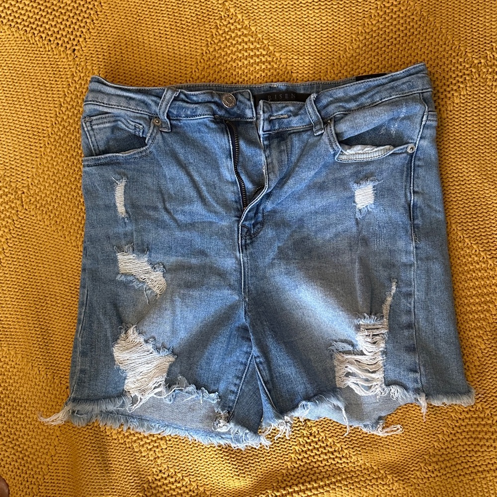 Frayed Hem Distressed Denim Shorts - Blue